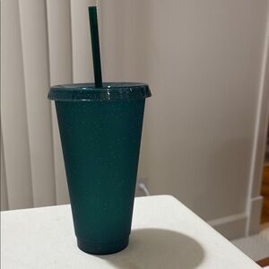NEW Green Tumbler with Straw&lid. Lid and tumbler has silver glitter. 24oz.